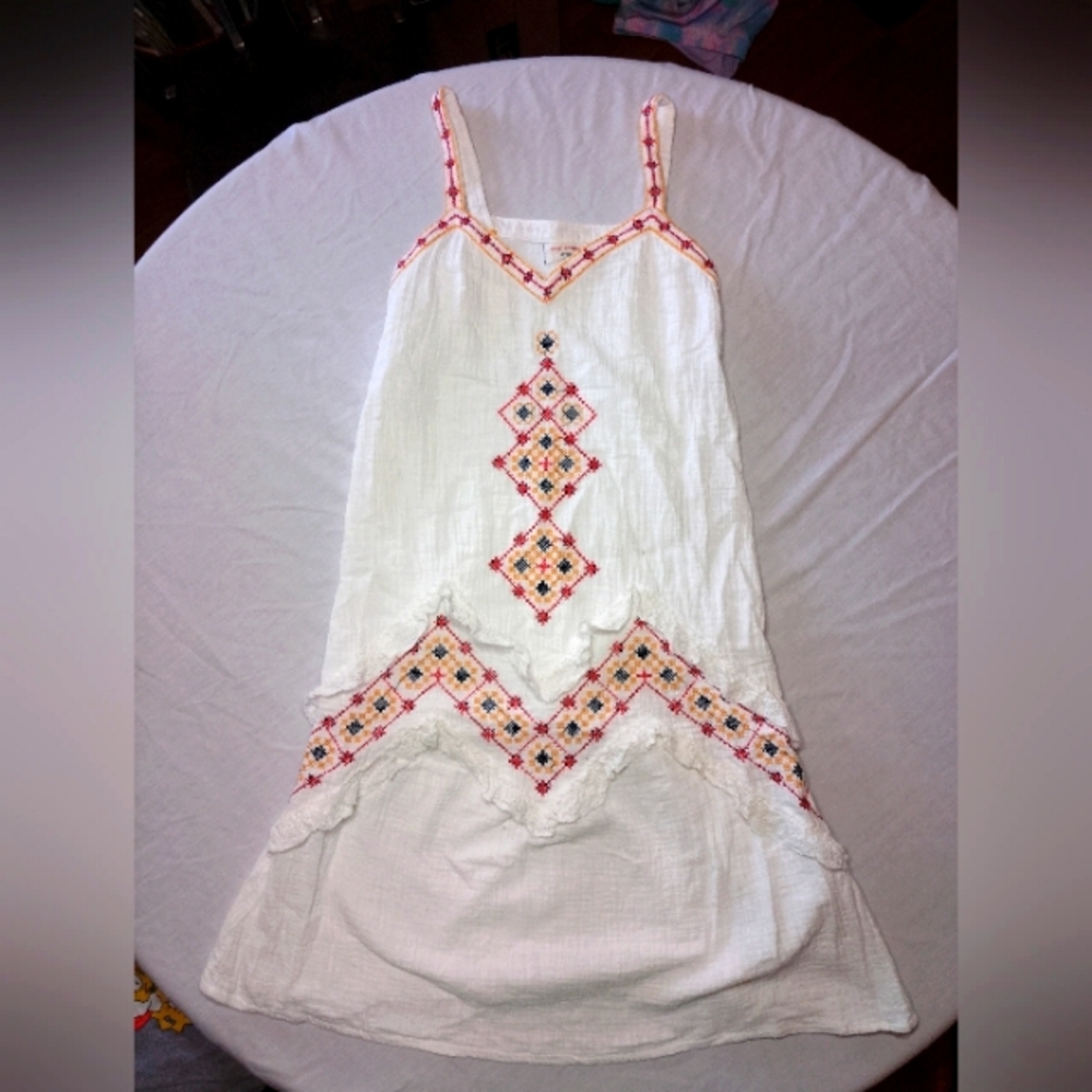 Max Studio London Embroidered Needlepoint and Lace Sleeveless Gauze Dress